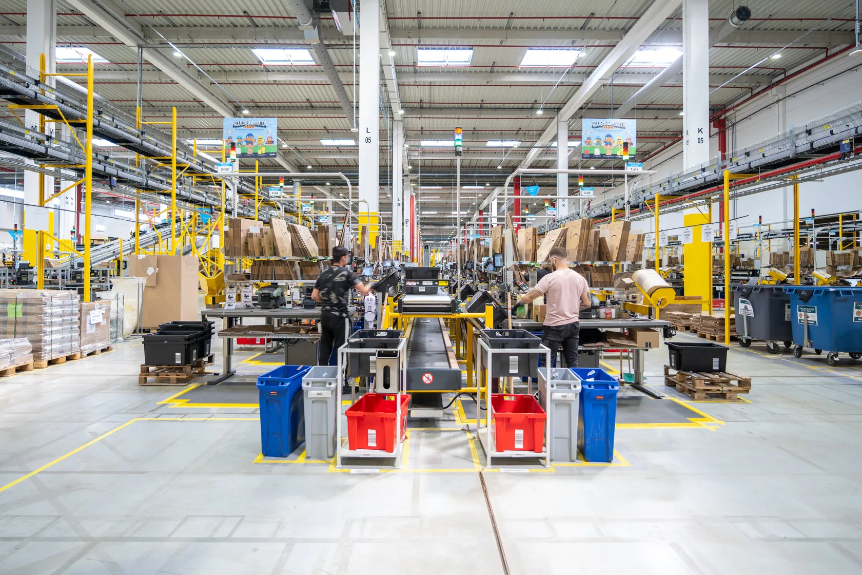 Reportage d'un site logistique Amazon