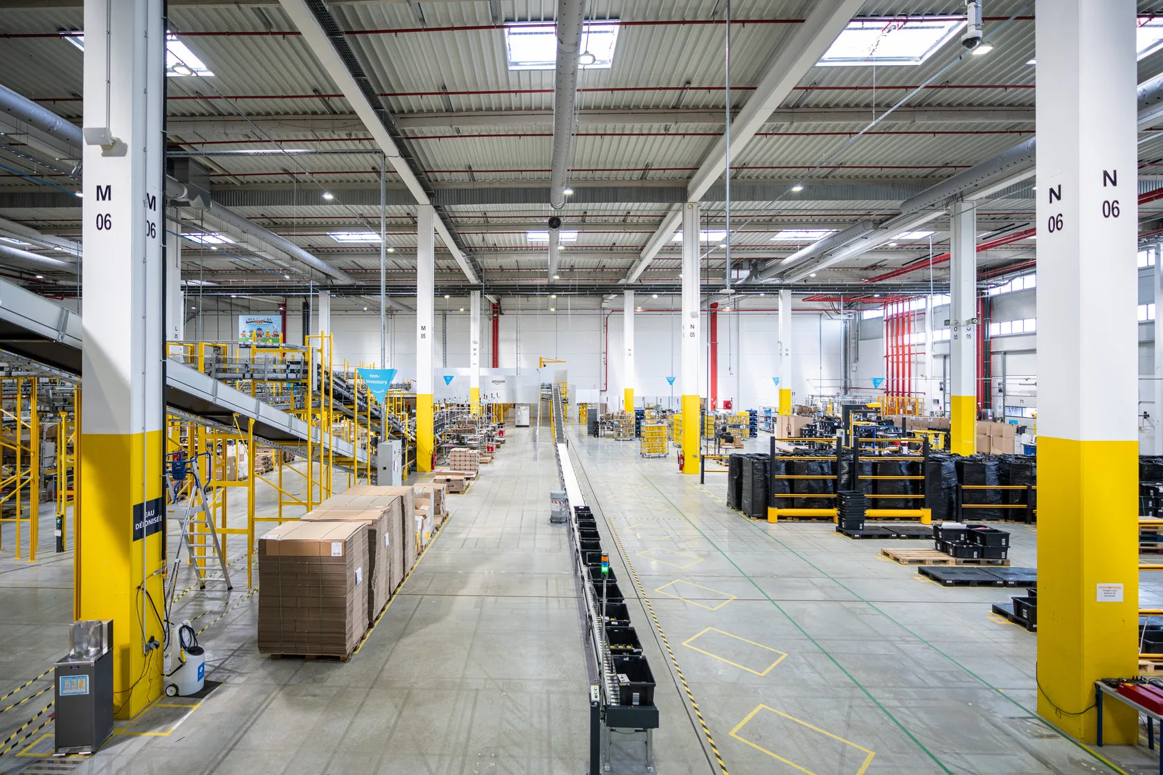 Reportage d'un site logistique Amazon