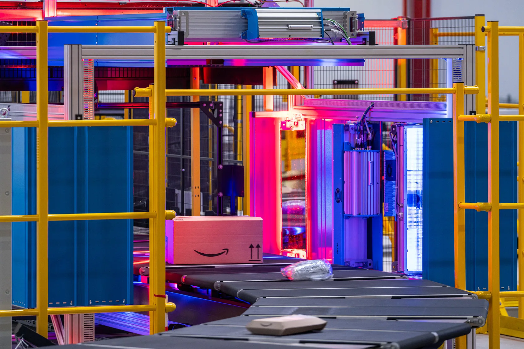 Reportage d'un site logistique Amazon
