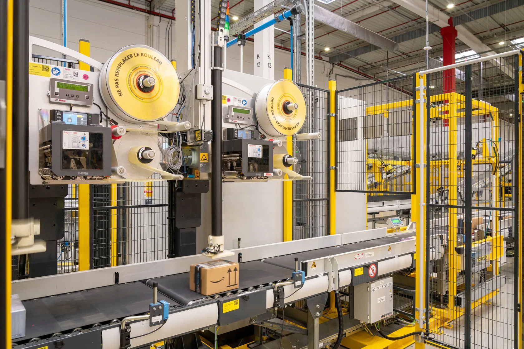 Reportage d'un site logistique Amazon