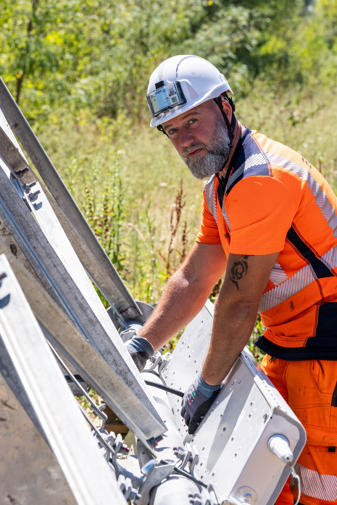 Raising an Axians telecom mast in Strasbourg