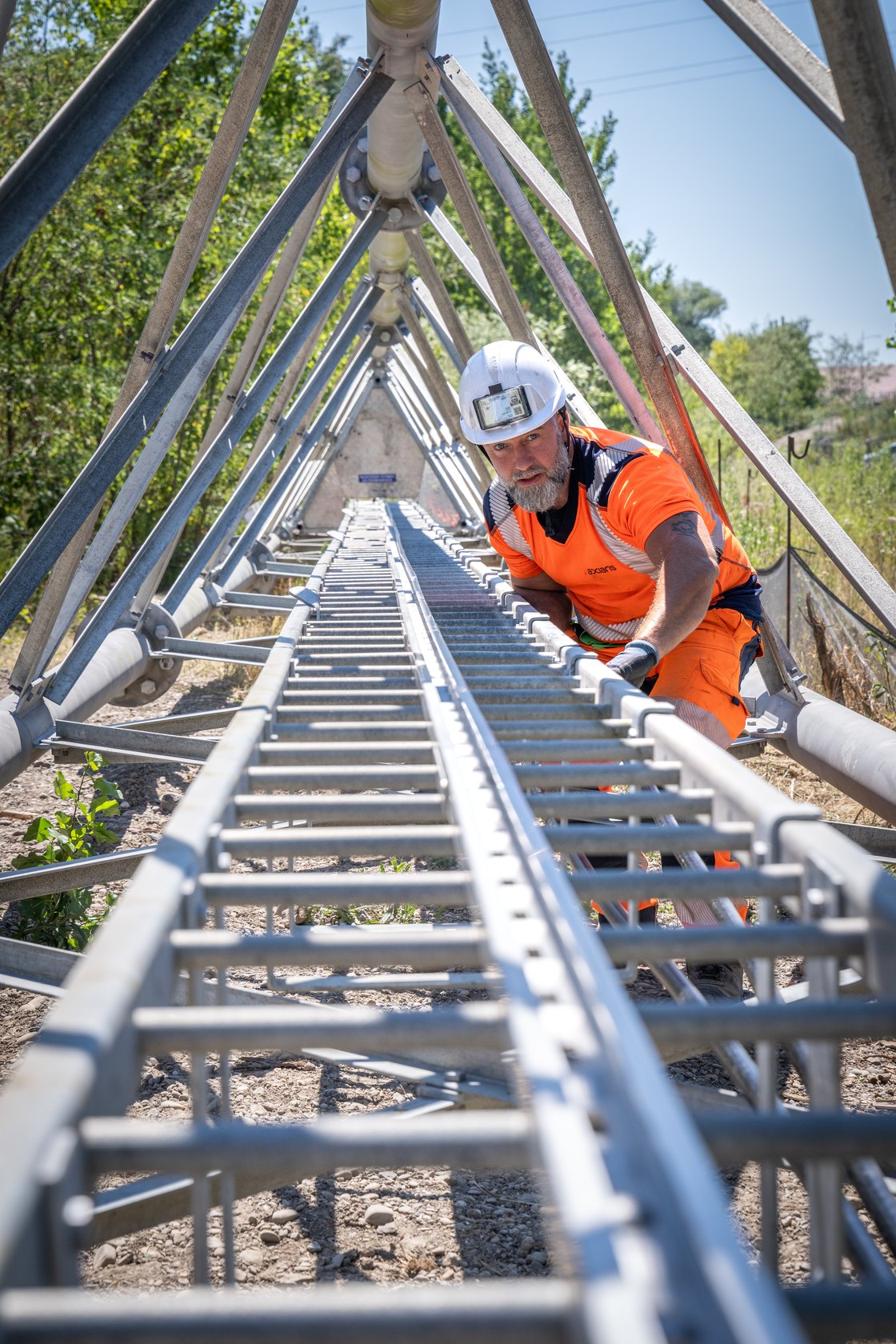 Raising an Axians telecom mast in Strasbourg