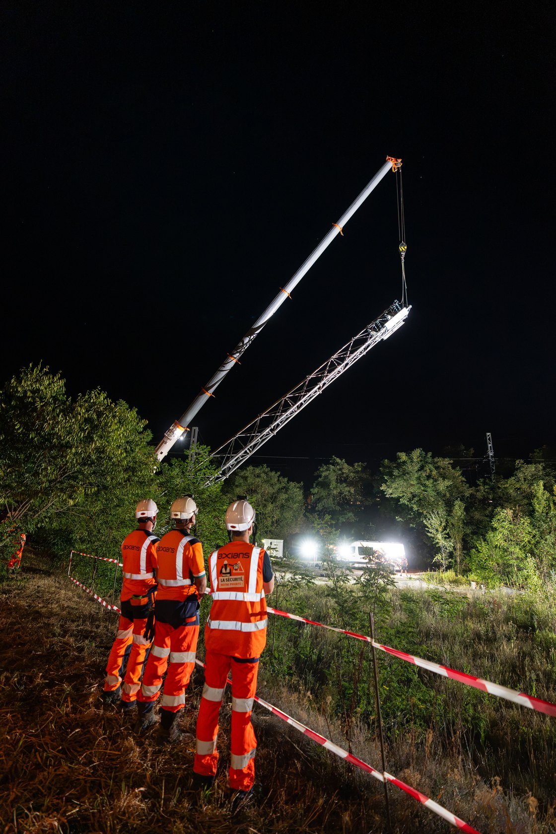 Raising an Axians telecom mast in Strasbourg