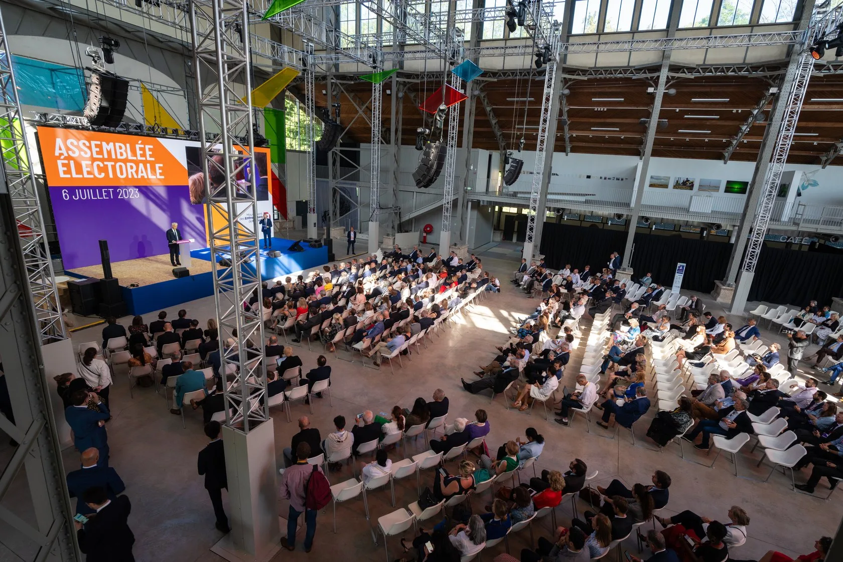 Assembl&eacute;e &eacute;lective du MEDEF au Hangar Y