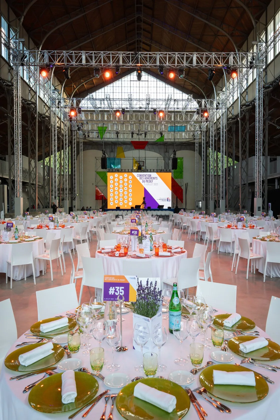Assembl&eacute;e &eacute;lective du MEDEF au Hangar Y